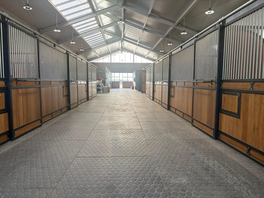 Full Circle Stables, image 1